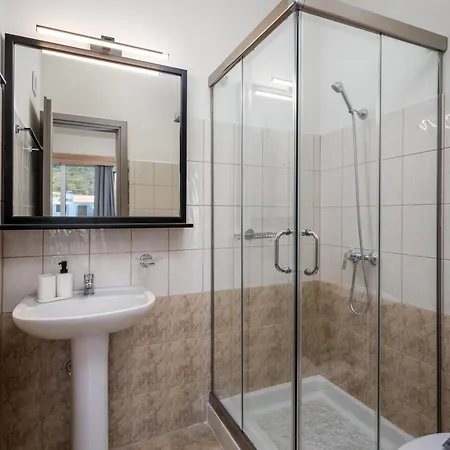 Colori Di Maria Afándu